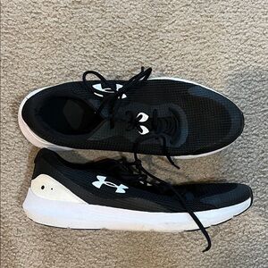 Under Armour Men’s Black & White Running Shoes size 15